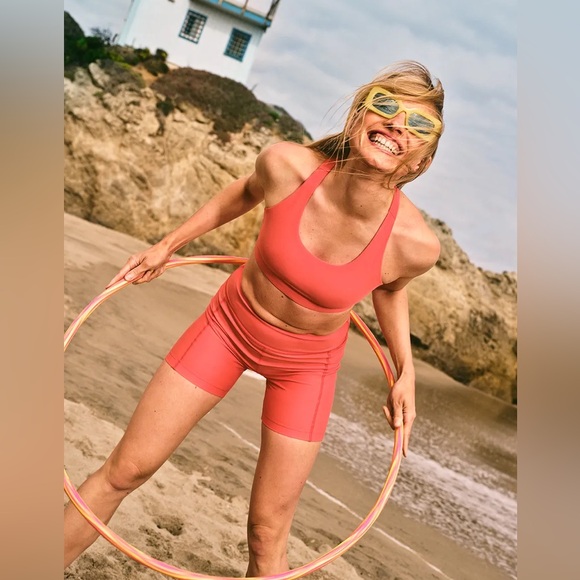 Outdoor Voices TWO PIECE SET (SplashKnit All-Time Bra) & (SplashKnit 5" Short) - Picture 2 of 9